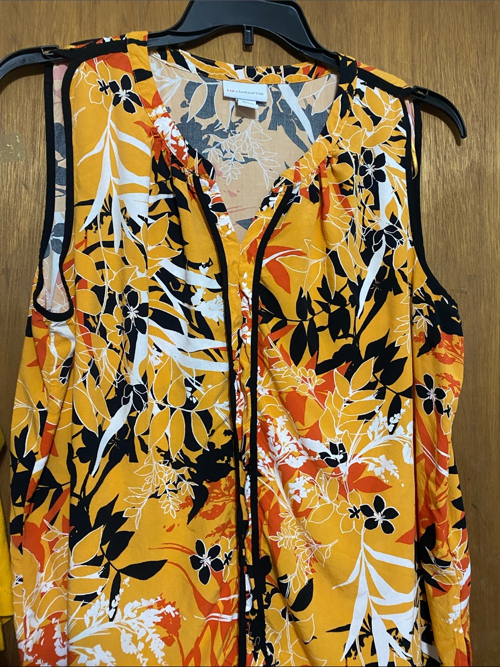 Liz Claiborne Mustard Floral Sleeveless V-Neck Camisole